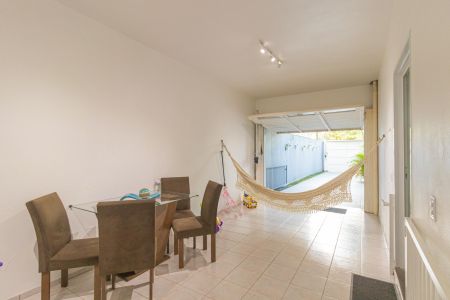 Casa à venda com 161m², 3 quartos e 4 vagas Casa à venda com 161m², 3 quartos e 4 vagasVaranda/Garagem