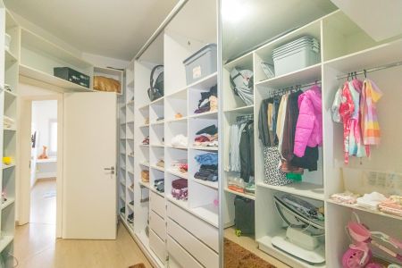 Casa à venda com 161m², 3 quartos e 4 vagas Casa à venda com 161m², 3 quartos e 4 vagasCloset Quarto 3