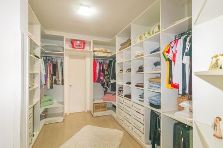 Casa à venda com 161m², 3 quartos e 4 vagas Casa à venda com 161m², 3 quartos e 4 vagasCloset da Suíte