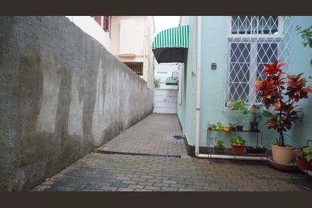 Casa para alugar com 200m², 5 quartos e 3 vagas Casa para alugar com 200m², 5 quartos e 3 vagasPátio e fachada lateral