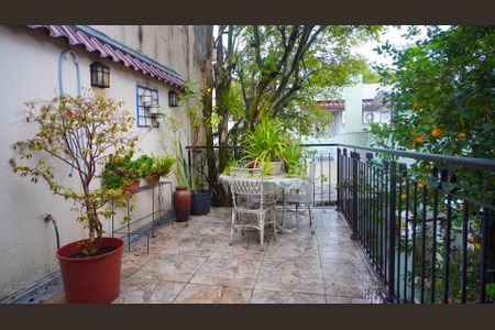 Casa para alugar com 200m², 5 quartos e 3 vagas Casa para alugar com 200m², 5 quartos e 3 vagasVaranda da edícula