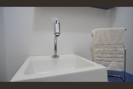 Casa para alugar com 200m², 5 quartos e 3 vagas Casa para alugar com 200m², 5 quartos e 3 vagasBanheiro 3 lavabo corredor inferior
