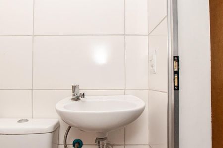 Banheiro de apartamento para alugar com 1 quarto, 45m² em Parque Edu Chaves, São Paulo