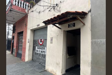 Casa para alugar com 227m², 2 quartos e sem vaga Casa para alugar com 227m², 2 quartos e sem vagaFachada