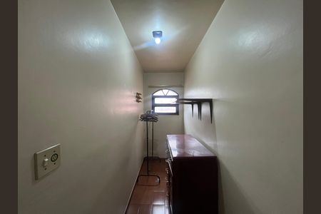 Casa para alugar com 227m², 2 quartos e sem vaga Casa para alugar com 227m², 2 quartos e sem vagaCloset