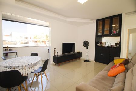 Sala  de apartamento à venda com 3 quartos, 82m² em Nova Esperança, Belo Horizonte