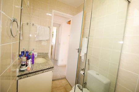 Apartamento à venda com 82m², 3 quartos e 2 vagasBanheiro da suite