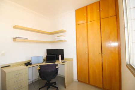 Apartamento à venda com 82m², 3 quartos e 2 vagasQuarto 01- Escritório