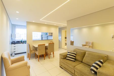 Sala de apartamento para alugar com 2 quartos, 50m² em Jardim Guiomar, Carapicuíba