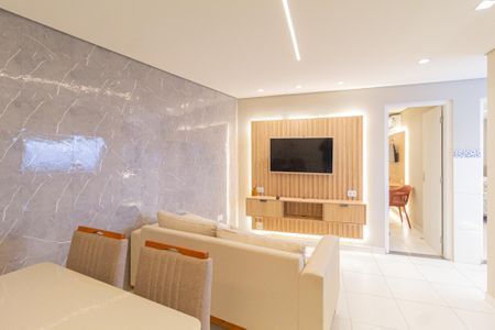 Sala de apartamento para alugar com 2 quartos, 50m² em Jardim Guiomar, Carapicuíba