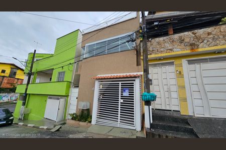 Casa para alugar com 80m², 2 quartos e 1 vaga Casa para alugar com 80m², 2 quartos e 1 vagaFachada