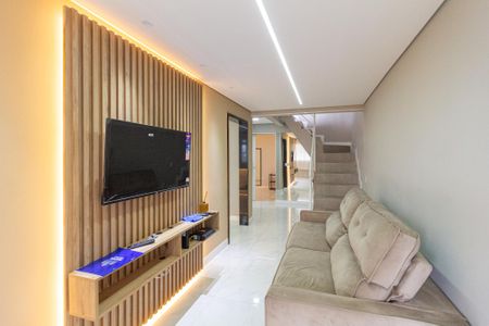 Sala de casa para alugar com 2 quartos, 80m² em Jardim Guiomar, Carapicuíba
