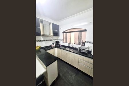 Casa à venda com 100m², 3 quartos e 2 vagas Casa à venda com 100m², 3 quartos e 2 vagasCozinha