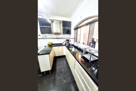 Casa à venda com 100m², 3 quartos e 2 vagas Casa à venda com 100m², 3 quartos e 2 vagasCozinha