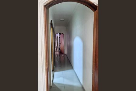 Casa à venda com 100m², 3 quartos e 2 vagas Casa à venda com 100m², 3 quartos e 2 vagasCorredor