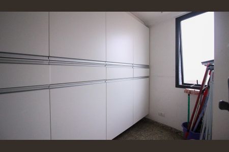 Apartamento à venda com 280m², 3 quartos e 3 vagas Apartamento à venda com 280m², 3 quartos e 3 vagasDespensa