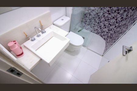 Apartamento à venda com 280m², 3 quartos e 3 vagas Apartamento à venda com 280m², 3 quartos e 3 vagasBanheiro da Suíte 2