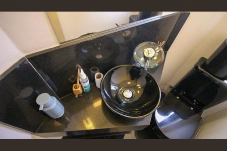 Apartamento à venda com 280m², 3 quartos e 3 vagas Apartamento à venda com 280m², 3 quartos e 3 vagasLavabo