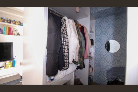Apartamento à venda com 280m², 3 quartos e 3 vagas Apartamento à venda com 280m², 3 quartos e 3 vagasCloset Suíte 2