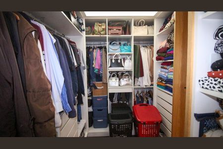 Apartamento à venda com 280m², 3 quartos e 3 vagas Apartamento à venda com 280m², 3 quartos e 3 vagasCloset da Suíte 3