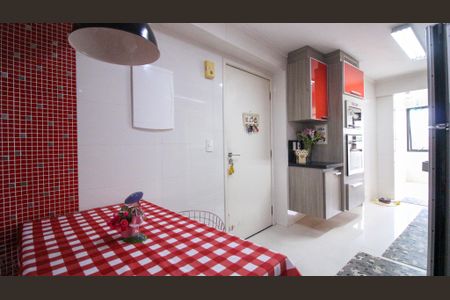 Apartamento à venda com 280m², 3 quartos e 3 vagas Apartamento à venda com 280m², 3 quartos e 3 vagasCozinha