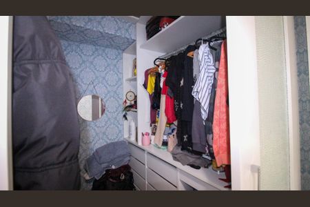 Apartamento à venda com 280m², 3 quartos e 3 vagas Apartamento à venda com 280m², 3 quartos e 3 vagasCloset Suíte 2