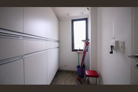 Apartamento à venda com 280m², 3 quartos e 3 vagas Apartamento à venda com 280m², 3 quartos e 3 vagasDespensa