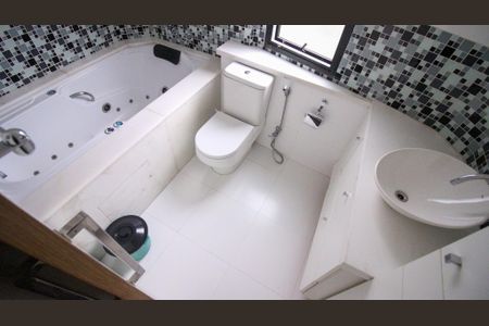 Apartamento à venda com 280m², 3 quartos e 3 vagas Apartamento à venda com 280m², 3 quartos e 3 vagasBanheiro da Suíte 3