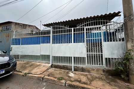 Casa à venda com 65m², 2 quartos e 2 vagas Casa à venda com 65m², 2 quartos e 2 vagasFachada