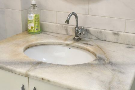 Banheiro  de apartamento para alugar com 1 quarto, 40m² em Guilhermina, Praia Grande