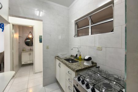 Cozinha de apartamento para alugar com 1 quarto, 40m² em Guilhermina, Praia Grande