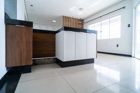 Casa para alugar com 240m², 2 quartos e 2 vagasCozinha