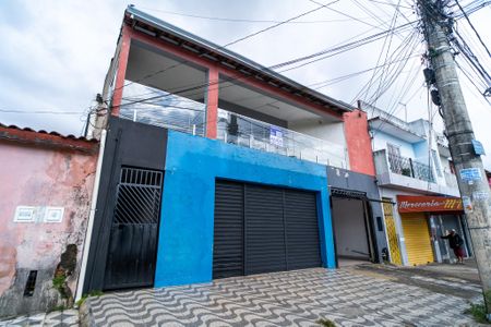 Casa para alugar com 240m², 2 quartos e 2 vagasFachada