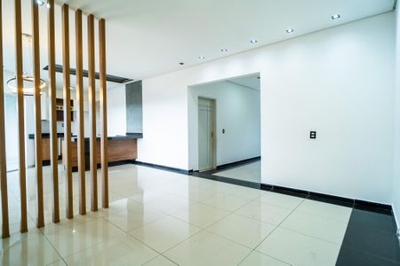 Casa para alugar com 240m², 2 quartos e 2 vagasSala