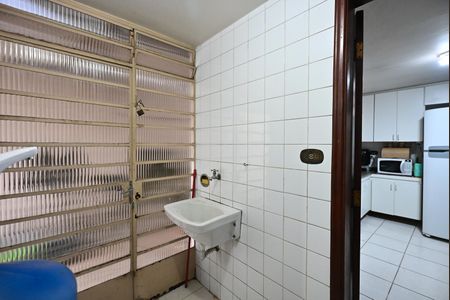 Casa à venda com 90m², 3 quartos e 2 vagasrea de Serviço 