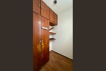 Apartamento à venda com 200m², 3 quartos e 2 vagas Apartamento à venda com 200m², 3 quartos e 2 vagasQuarto de serviço