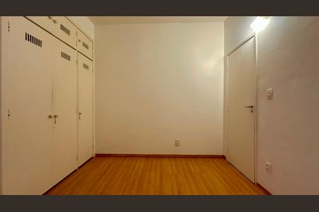 Apartamento à venda com 200m², 3 quartos e 2 vagas Apartamento à venda com 200m², 3 quartos e 2 vagasQuarto