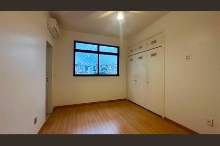 Apartamento à venda com 200m², 3 quartos e 2 vagas Apartamento à venda com 200m², 3 quartos e 2 vagasQuarto