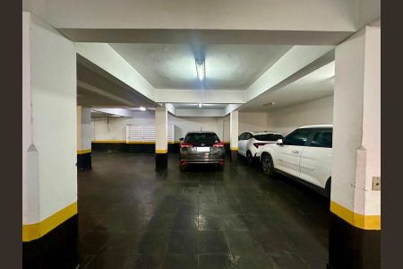 Apartamento à venda com 200m², 3 quartos e 2 vagas Apartamento à venda com 200m², 3 quartos e 2 vagasVagas de garagem