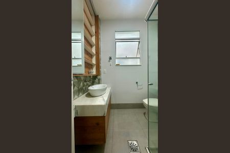 Apartamento à venda com 200m², 3 quartos e 2 vagas Apartamento à venda com 200m², 3 quartos e 2 vagasBanheiro