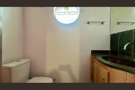 Apartamento à venda com 200m², 3 quartos e 2 vagas Apartamento à venda com 200m², 3 quartos e 2 vagasLavabo