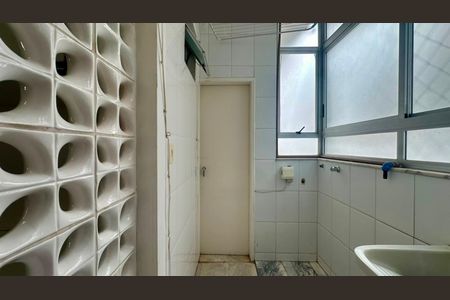 Apartamento à venda com 200m², 3 quartos e 2 vagas Apartamento à venda com 200m², 3 quartos e 2 vagasÁrea de serviço