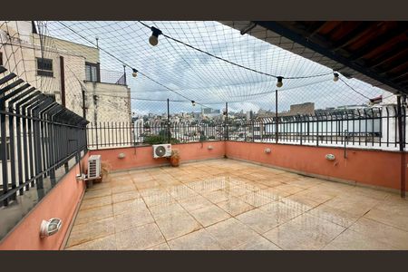 Apartamento à venda com 200m², 3 quartos e 2 vagas Apartamento à venda com 200m², 3 quartos e 2 vagasTerraço