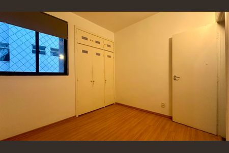 Apartamento à venda com 200m², 3 quartos e 2 vagas Apartamento à venda com 200m², 3 quartos e 2 vagasQuarto