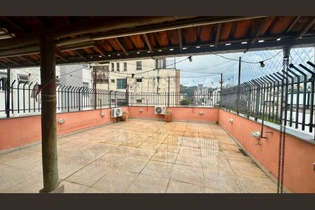 Apartamento à venda com 200m², 3 quartos e 2 vagas Apartamento à venda com 200m², 3 quartos e 2 vagasTerraço