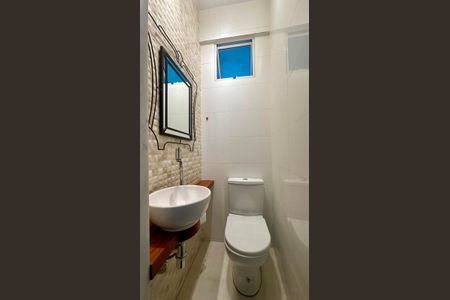 Apartamento à venda com 200m², 3 quartos e 2 vagas Apartamento à venda com 200m², 3 quartos e 2 vagasLavabo