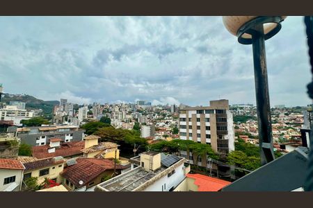 Apartamento à venda com 200m², 3 quartos e 2 vagas Apartamento à venda com 200m², 3 quartos e 2 vagasVista