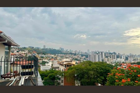 Apartamento à venda com 200m², 3 quartos e 2 vagas Apartamento à venda com 200m², 3 quartos e 2 vagasVista