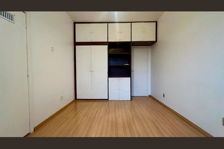 Apartamento à venda com 200m², 3 quartos e 2 vagas Apartamento à venda com 200m², 3 quartos e 2 vagasQuarto