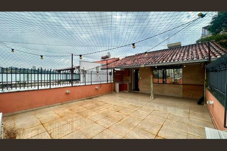 Apartamento à venda com 200m², 3 quartos e 2 vagas Apartamento à venda com 200m², 3 quartos e 2 vagasTerraço